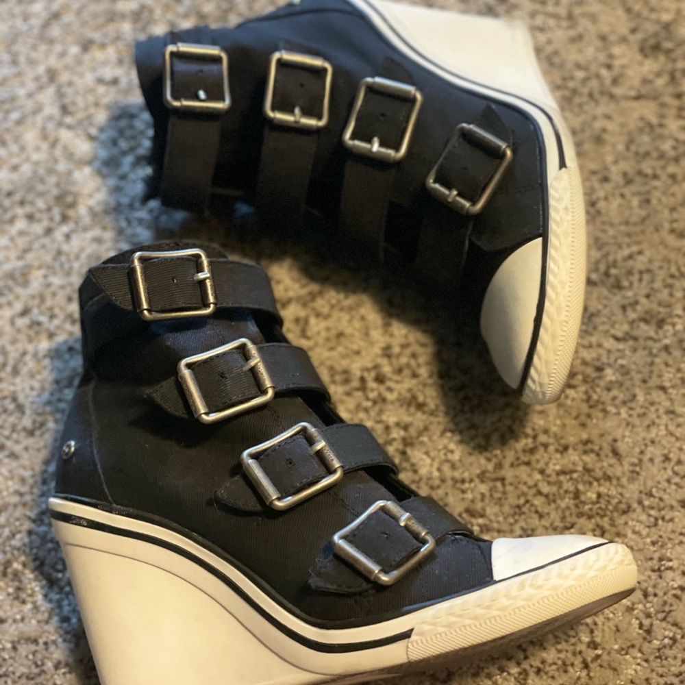Worn ONCE Simply Vera Vera Wang black size 7 high wedge sneakers